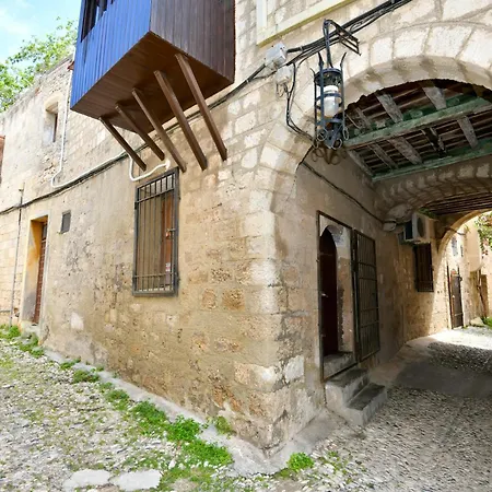 Daire Penelope Garden House Old Town *