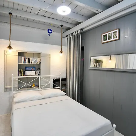 Penelope Garden House Old Town Apartment